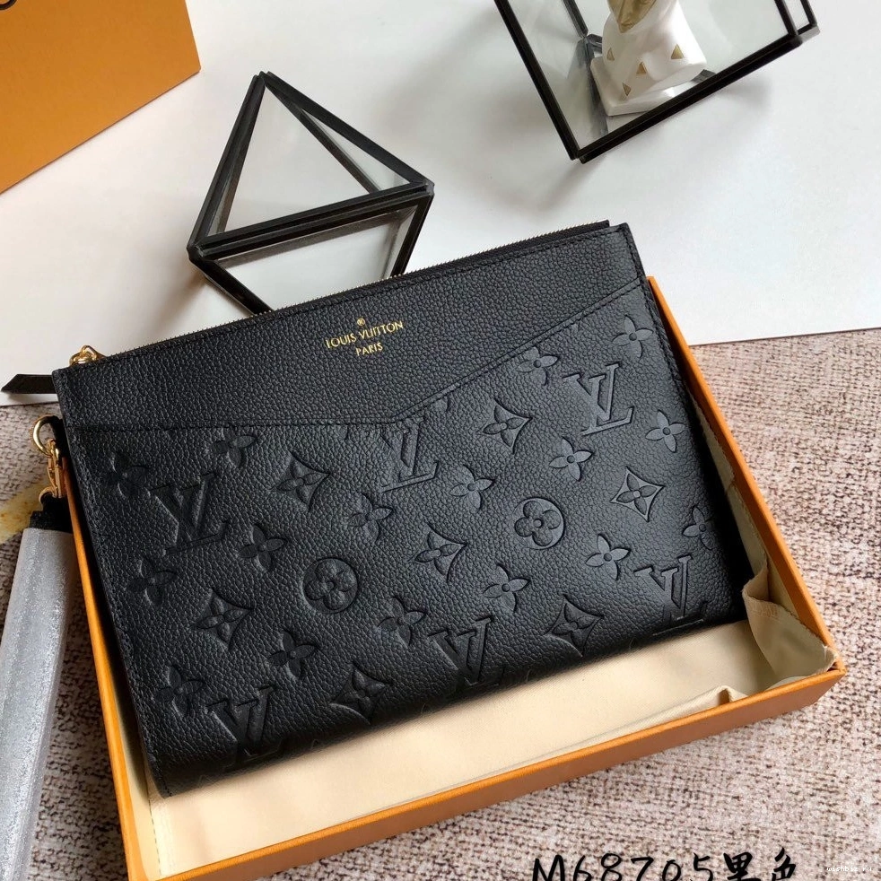 WIS POCHETTE MÉLANIE MM LOUIS VUITTON 0926